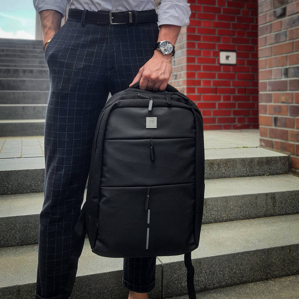 Praktisk ryggsäck för laptop | James Hawk